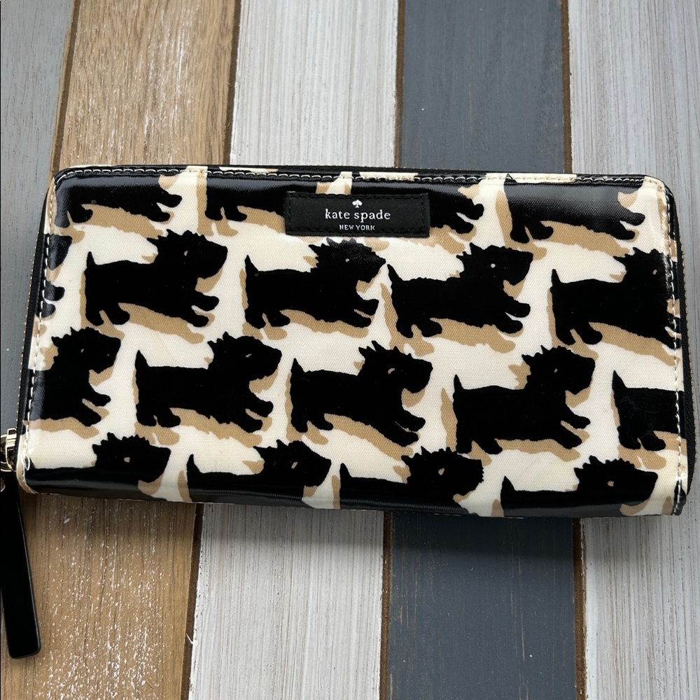 Kate Spade Black/Tan Scottie Dog Wallet-
Patent with Gold Zipper-EXC Condition
